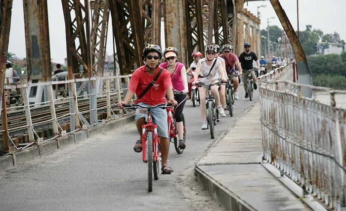 1772347344_cycling tour Old Quarter Hanoi.webp